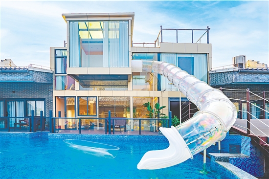 臺(tái)山嶺南僑水度假村以“水上樂園+親水別墅”為特色。