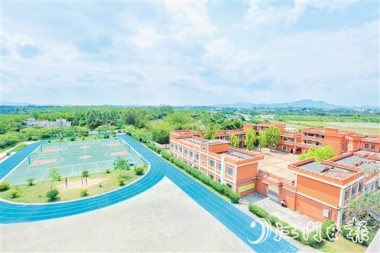 臺山怡霖學(xué)校從最初的德星學(xué)堂到如今的現(xiàn)代化民辦學(xué)校，見證了臺山教育的發(fā)展歷程。