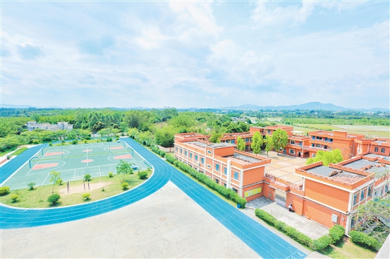 臺(tái)山怡霖學(xué)校從最初的德星學(xué)堂到如今的現(xiàn)代化民辦學(xué)校，見(jiàn)證了臺(tái)山教育的發(fā)展歷程。