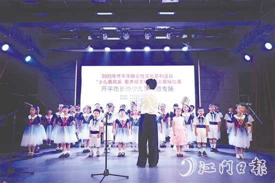 小朋友們?yōu)橛^眾送上一個個精心編排的節(jié)目，用歌聲講述關(guān)于文明、誠信、友善、勤儉的故事。