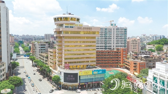 新僑都旋轉(zhuǎn)西餐廳的熱度不亞于當年。