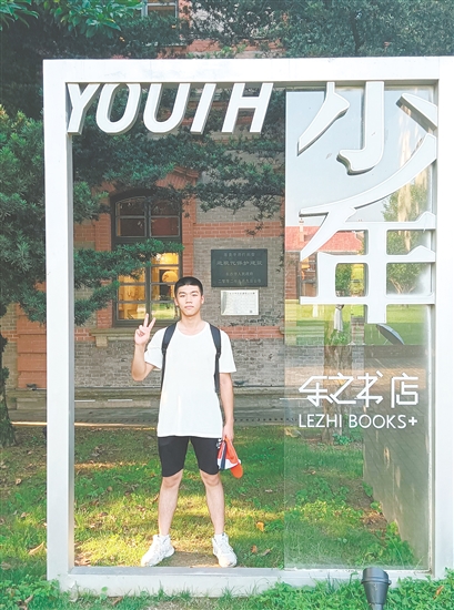 網(wǎng)絡(luò)空間部隊(duì)信息工程大學(xué)關(guān)博耀