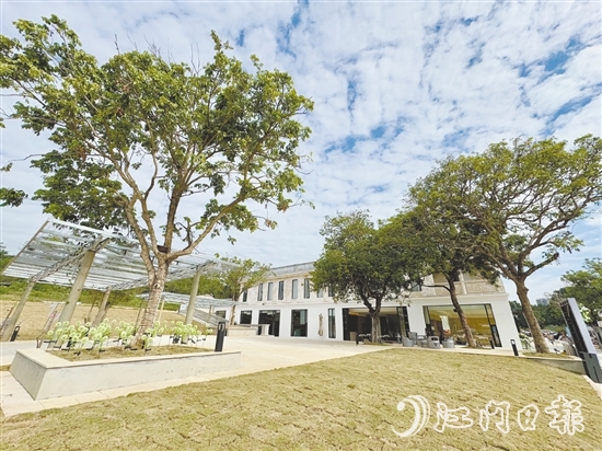 三合鎮(zhèn)內新項目相繼落地生根、蓬勃發(fā)展。