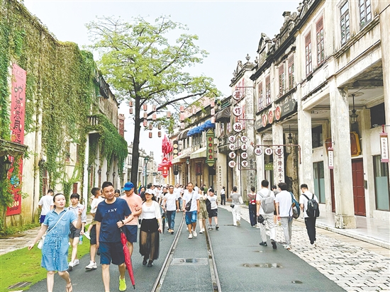 深中通道通車以來，我市旅游景區(qū)港澳游客增多。