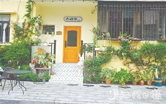 平湖路小區(qū)改造后，陸續(xù)引入咖啡店、烘焙店等新興業(yè)態(tài)。