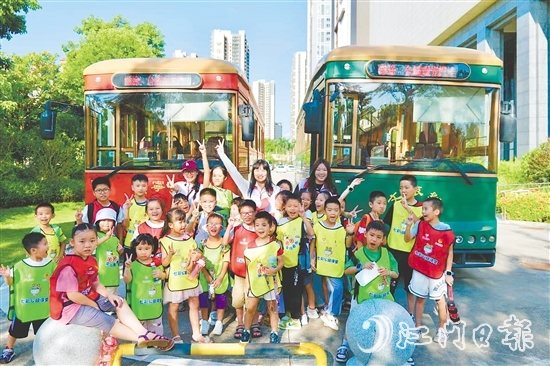 臺山市推出“激情十五運·全運觀賽游”特色體育游路線，鐺鐺車成為城市中一道亮麗的流動風景線。