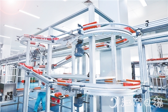 無限極生產(chǎn)車間。