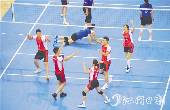 球員慶祝勝利時(shí)刻。