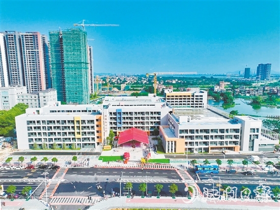鶴山把教育作為重要民生工程來抓，大力推進中小學校新（改、擴）建工程。圖為鶴山市源林初心小學。