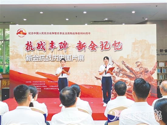 開幕儀式上，新會(huì)華僑中學(xué)學(xué)生帶來詩詞朗誦《烽火八十載，信仰照未來》。