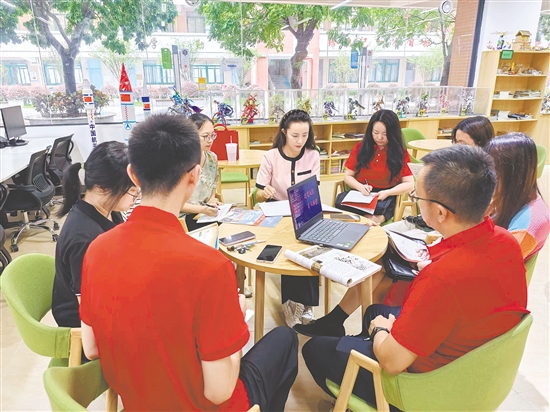 各科組每周都開展集體備課。