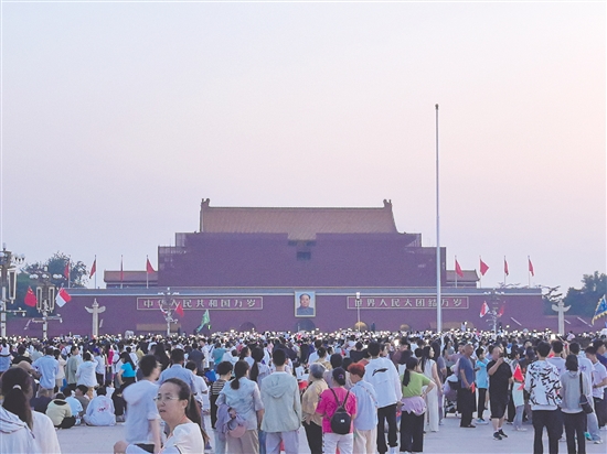 當(dāng)前北京已成為江門市民秋季出游的“頂流”目的地。圖為北京天安門廣場(chǎng)。