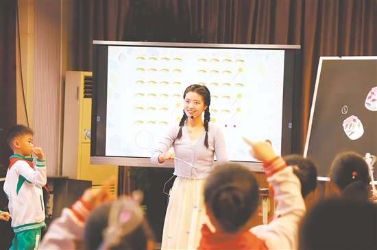 夏小祺的音樂(lè)課堂活力滿滿。