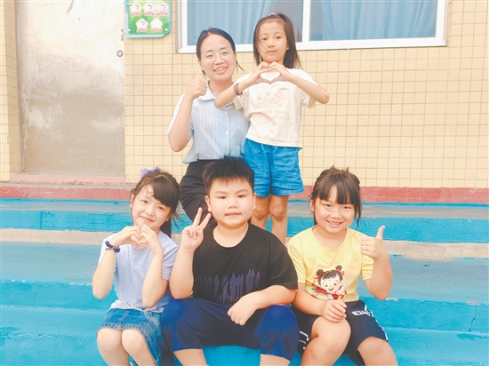 開(kāi)學(xué)第一周，魏雨明便和學(xué)生打成一片。