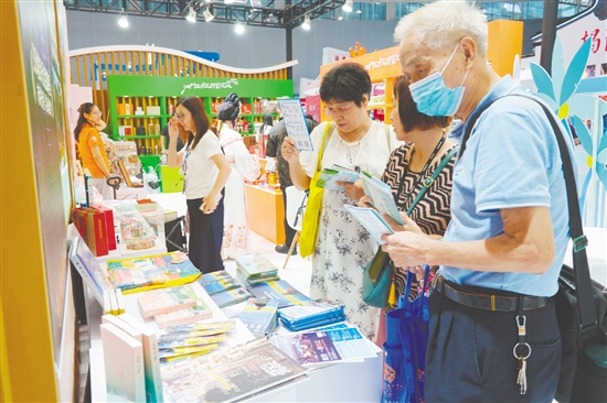 江門展館吸引了國(guó)內(nèi)外眾多觀展人員的目光。