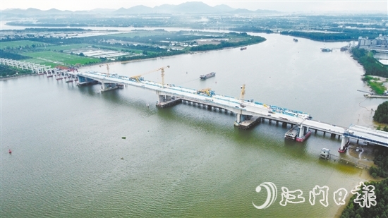 潭江特大橋主跨順利合龍。
