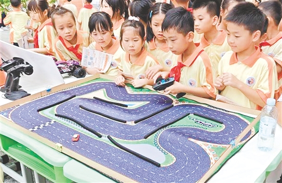 活動融知識性、趣味性和實踐性于一體，激發(fā)了學(xué)生科學(xué)探索的興趣。