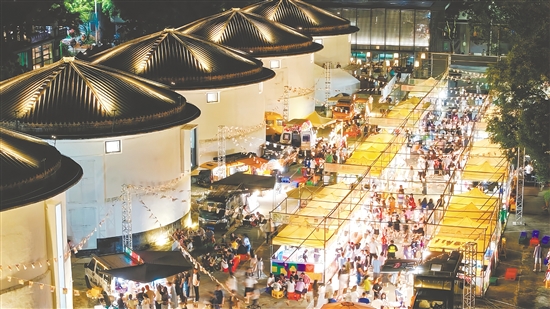 天下糧倉(cāng)先鋒書(shū)店等老建筑在“修舊如舊”中被賦予新功能，持續(xù)吸引著有想法的創(chuàng)作者集聚。開(kāi)平塘口鎮(zhèn)供圖