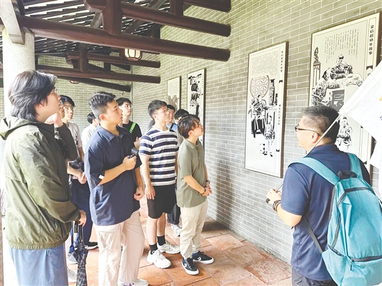 澳門江門青年會組團參觀梁啟超故居。