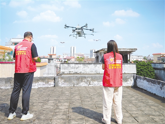 僑都星火無人機分隊開展空中立體巡查和消殺。