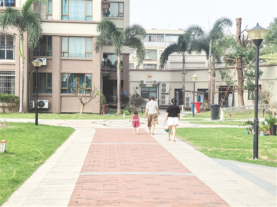 南湖灣小區(qū)打造“無(wú)蚊”環(huán)境，居民安心在小區(qū)內(nèi)散步。