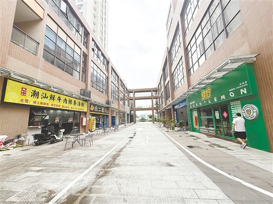 江門科創(chuàng)公園商業(yè)內(nèi)街引進(jìn)多元業(yè)態(tài)，豐富園區(qū)消費(fèi)場(chǎng)景。