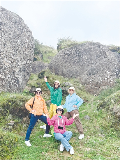 銀發(fā)族熱衷旅游。