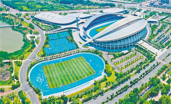 2025年，蓬江區(qū)依托江門體育中心，承辦多場大型體育賽事和演唱會(huì)等，并圓滿舉辦十五運(yùn)會(huì)、殘?zhí)貖W會(huì)相關(guān)賽事。