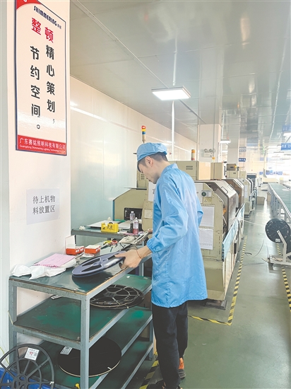 粵財(cái)普惠江門擔(dān)保為市場主體提供融資擔(dān)保支持，助力穩(wěn)崗就業(yè)。