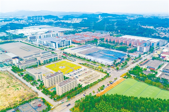 蓬江產(chǎn)業(yè)園連續(xù)4個考核年度獲省評為優(yōu)秀，是全市唯一入選全國省級開發(fā)區(qū)500強(qiáng)的產(chǎn)業(yè)園區(qū)。劉淑君