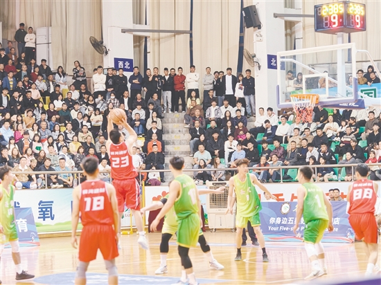 2025-2026賽季恩平市男子籃球聯(lián)賽現(xiàn)場(chǎng)。