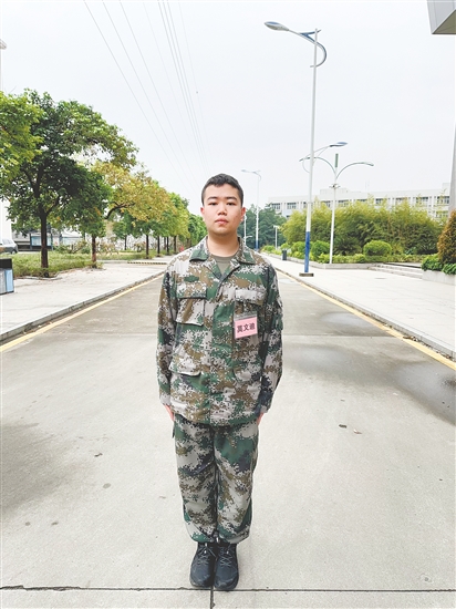 蓬江區(qū)應征青年莫文迪