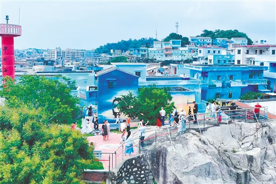 作為省整縣推進(jìn)農(nóng)文旅融合發(fā)展試點(diǎn)，臺(tái)山市將文化資源轉(zhuǎn)化為產(chǎn)業(yè)動(dòng)能，其中，廣海鎮(zhèn)鯤鵬村入選省農(nóng)文旅融合發(fā)展典型案例。