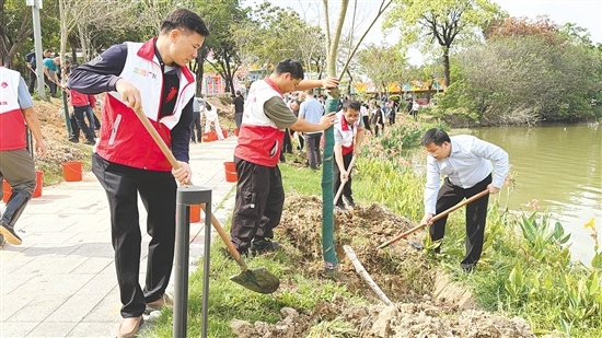 鶴山市舉行2026年五級林長聯(lián)動推進(jìn)綠美廣東生態(tài)建設(shè)義務(wù)植樹活動。