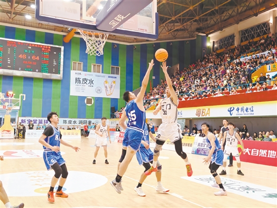 粵BA吸引很多球迷到現(xiàn)場(chǎng)觀賽。郭永樂(lè)