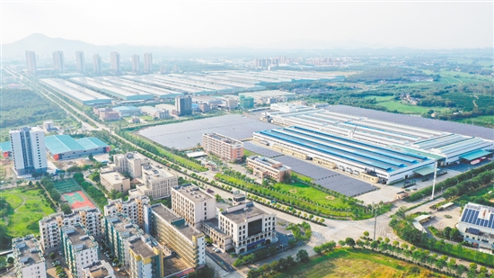 江門臺山產(chǎn)業(yè)園始終錨定先進制造業(yè)主攻方向，聚力培育汽車零部件、金屬新材料、智能裝備三大主導(dǎo)產(chǎn)業(yè)。