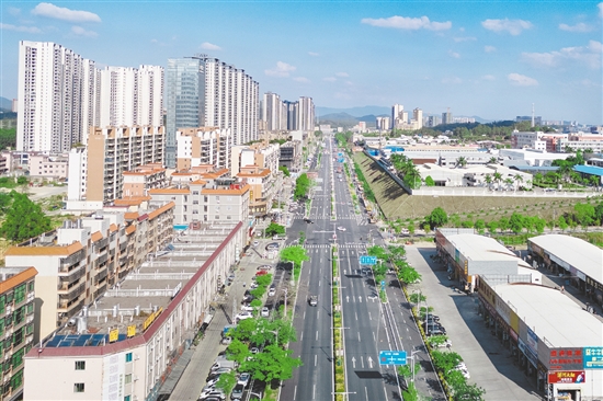 鶴山市2026年為鶴城鎮(zhèn)安排8965萬元用于典型鎮(zhèn)、示范村建設，推進村鎮(zhèn)規(guī)劃提升、風貌塑造。