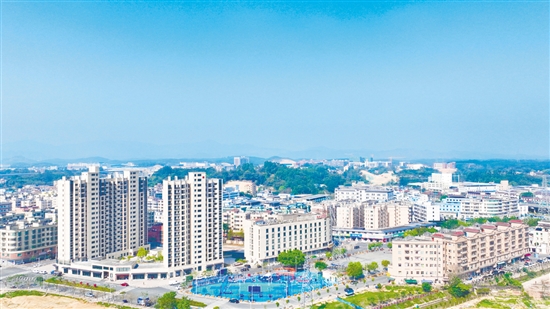 今年，桃源鎮(zhèn)將堅(jiān)持實(shí)體經(jīng)濟(jì)為本，以穩(wěn)步向工業(yè)中心鎮(zhèn)邁進(jìn)為目標(biāo)，積極壯大實(shí)體經(jīng)濟(jì)，扎實(shí)推進(jìn)制造業(yè)當(dāng)家“一把手”工程。