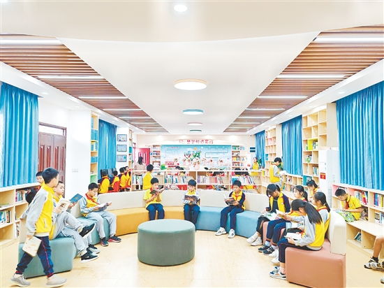 黃沖小學(xué)打造溫馨舒適的閱讀空間，書(shū)香校園建設(shè)有成效。