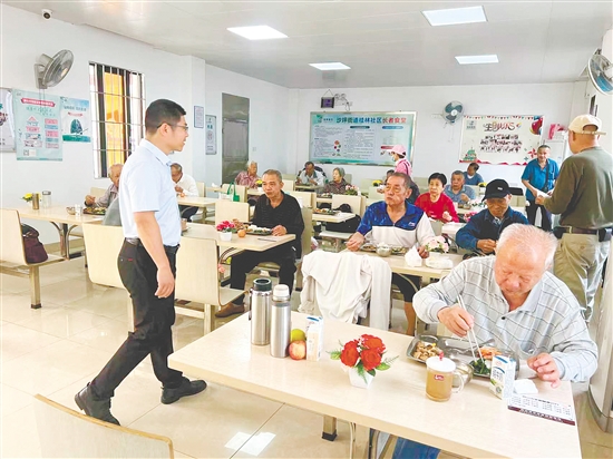 講究營養(yǎng)搭配、新鮮現(xiàn)做的健康餐食，讓沙坪街道桂林社區(qū)長(zhǎng)者飯?zhí)脤?shí)現(xiàn)了從“有飯吃”到“吃好飯”的品質(zhì)提升。