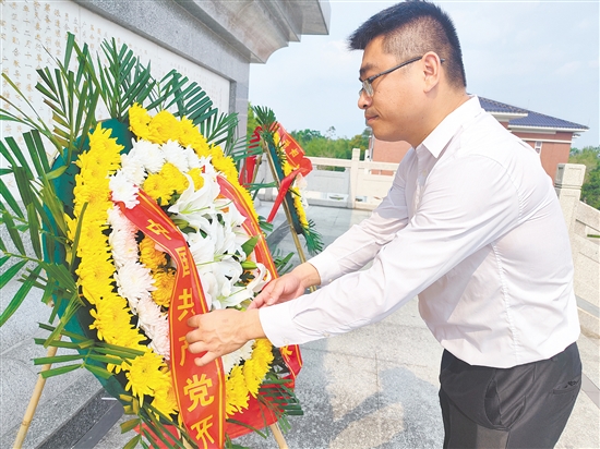 在林偉龍看來(lái)，講好英烈故事的關(guān)鍵，是接地氣、入人心。