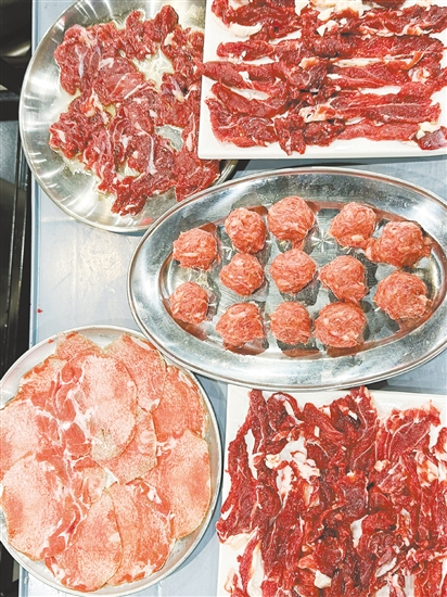 五洞牛肉新鮮現(xiàn)切。
