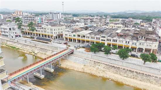 騎樓古街煥然一新。