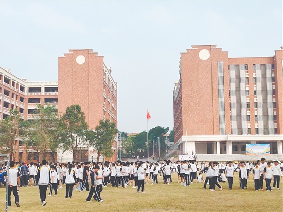 棠下中學(xué)改擴(kuò)建后校園面貌煥然一新。