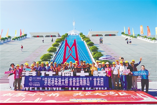中老年群體更偏向于跟團游。