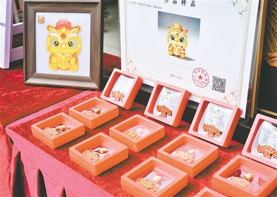 “狀元獅”的設(shè)計靈感源自鶴山醒獅。