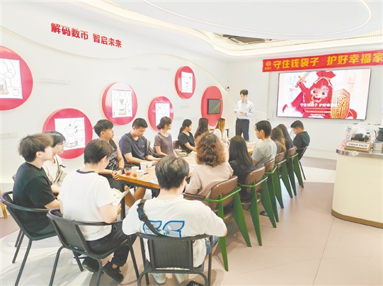 6月15日為全國集中宣傳日，江門掀起全域防非宣傳熱潮。