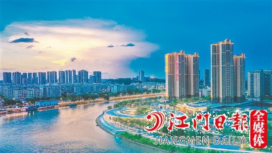 江門(mén)河一河兩岸盡顯繁華。