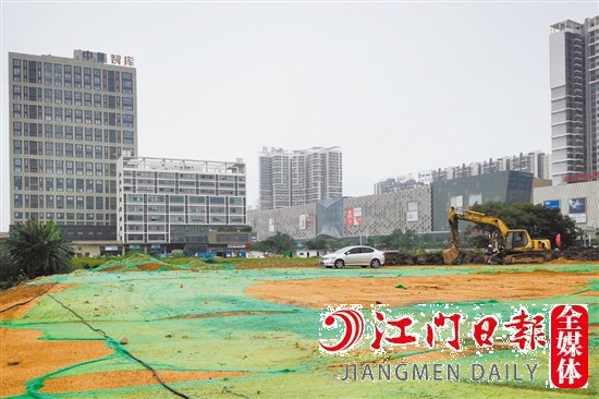 新會駿景灣新盤位于美吉特購物廣場旁。