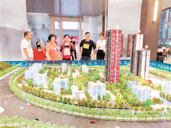 房地產(chǎn)調(diào)整優(yōu)化政策密集發(fā)布，有助于購房者降低購房成本。